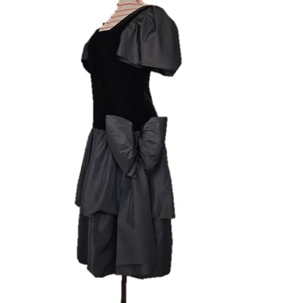 Edith Strauss - Vintage 1970s Black Velvet & Taffeta Silk Blend Dress with Bow
